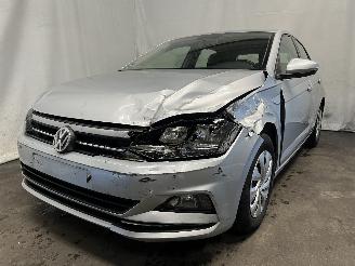 krockskadad bil auto Volkswagen Polo Polo VI (AW1) Hatchback 5-drs 1.0 TSI 12V (DXTA) [70kW]  (06-2017/...)= 2020/7