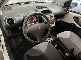 Peugeot 107 107 Hatchback 1.0 12V (384F(1KR)) [50kW]  (06-2005/05-2014) picture 16