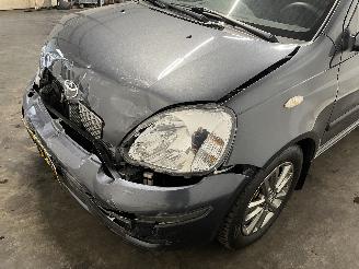 Toyota Yaris Yaris (P1) Hatchback 1.3 16V VVT-i (2SZFE) [64kW]  (04-2002/09-2005) picture 9