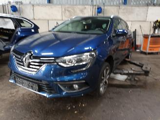 Vrakbiler auto Renault Mégane Megane IV Estate (RFBK) Combi 5-drs 1.2 Energy TCE 100 (H5F-408(H5F-F4=
)) [74kW]  (04-2016/...) 2017/8