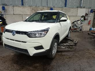Uttjänta bilar auto Ssang yong Tivoli Tivoli SUV 1.6 e-XGi 16V 2WD (173.910) [94kW]  (04-2015/...) 2015