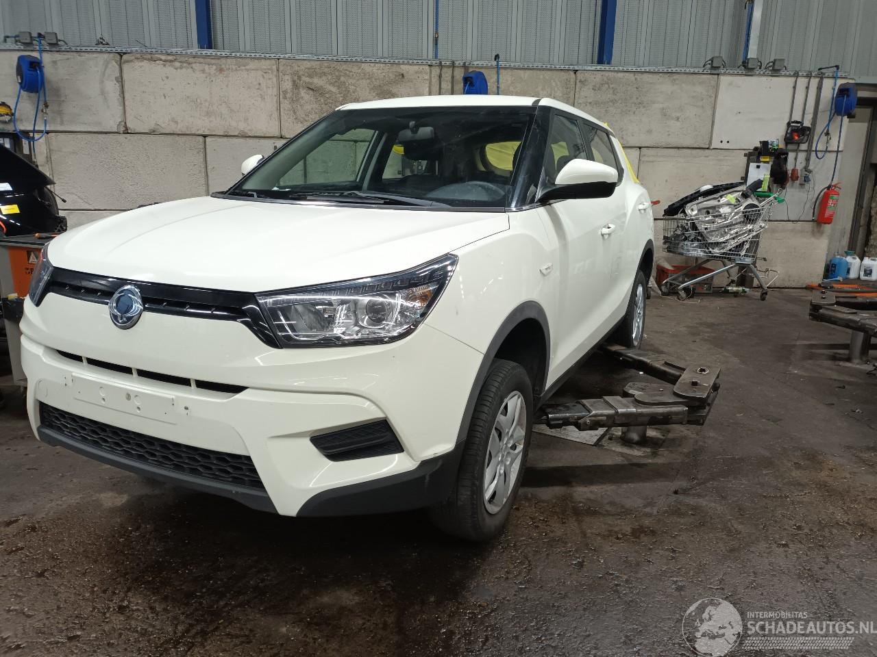Ssang yong Tivoli Tivoli SUV 1.6 e-XGi 16V 2WD (173.910) [94kW]  (04-2015/...)