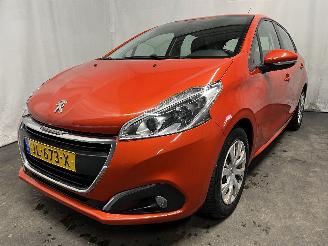 damaged passenger cars Peugeot 208 208 I (CA/CC/CK/CL) Hatchback 1.2 Vti 12V PureTech 82 (EB2F(HMZ)) [60k=
W]  (03-2012/12-2019) 2016/4