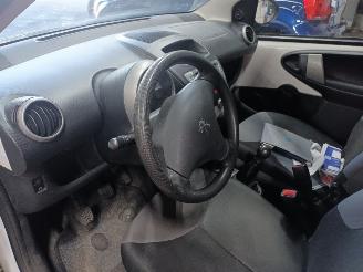 Peugeot 107 107 Hatchback 1.0 12V (384F(1KR)) [50kW]  (06-2005/05-2014) picture 5