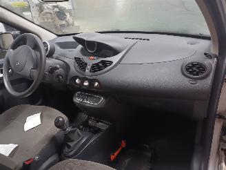 Renault Twingo Twingo II (CN) Hatchback 3-drs 1.2 16V (D4F-764(D4F-E7)) [55kW]  (03-2=
007/09-2014) picture 5