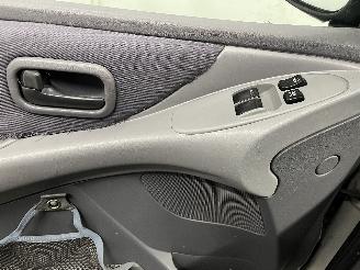 Nissan Almera Almera Tino (V10M) MPV 1.8 16V (QG18DE) [85kW]  (12-2002/02-2006) picture 23