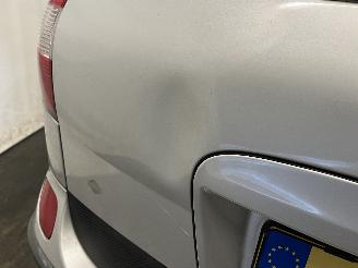 Nissan Almera Almera Tino (V10M) MPV 1.8 16V (QG18DE) [85kW]  (12-2002/02-2006) picture 10