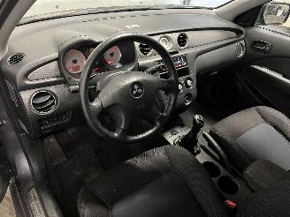 Mitsubishi Outlander Outlander (CU) SUV 2.0 16V 4x2 (4G63(DOHC 16V)) [100kW]  (05-2003/10-2=
006) picture 13