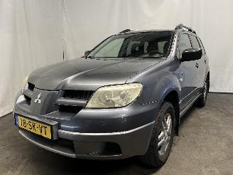 Coche siniestrado Mitsubishi Outlander Outlander (CU) SUV 2.0 16V 4x2 (4G63(DOHC 16V)) [100kW]  (05-2003/10-2=
006) 2006/2
