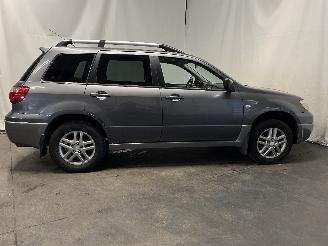 Mitsubishi Outlander Outlander (CU) SUV 2.0 16V 4x2 (4G63(DOHC 16V)) [100kW]  (05-2003/10-2=
006) picture 6