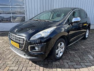 Voiture accidenté Peugeot 3008 3008 I (0U/HU) MPV 2.0 HYbrid4 16V (DW10CTED4(RHC)) [147kW]  (02-2011/=
08-2016) 2014/2
