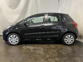 Toyota Yaris Yaris II (P9) Hatchback 1.3 16V VVT-i (2SZFE) [64kW]  (08-2005/11-2010=
) picture 4