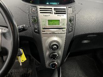 Toyota Yaris Yaris II (P9) Hatchback 1.3 16V VVT-i (2SZFE) [64kW]  (08-2005/11-2010=
) picture 18