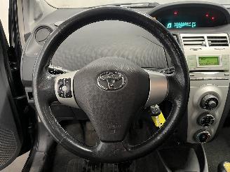 Toyota Yaris Yaris II (P9) Hatchback 1.3 16V VVT-i (2SZFE) [64kW]  (08-2005/11-2010=
) picture 17
