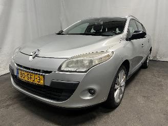 krockskadad bil auto Renault Mégane Megane III Grandtour (KZ) Combi 5-drs 1.4 16V TCe 130 (H4J-700(H4J-A7)=
) [96kW]  (05-2009/02-2016) 2011/9