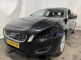 Voiture accidenté Volvo V-60 V60 I (FW/GW) Combi 2.0 D3 20V (D5204T3) [120kW]  (07-2010/12-2014) 2012/2