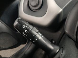Citroën C1 C1 Hatchback 1.0 Vti 68 12V (1KR-FE(CFB)) [51kW]  (04-2014/04-2018) picture 15