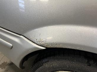Mazda 323 323 Fastbreak (BJ14) Hatchback 1.6 16V (ZM) [72kW]  (01-2001/09-2003) picture 9