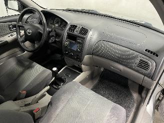 Mazda 323 323 Fastbreak (BJ14) Hatchback 1.6 16V (ZM) [72kW]  (01-2001/09-2003) picture 15