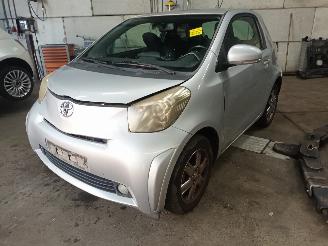rozbiórka samochody osobowe Toyota iQ iQ Hatchback 3-drs 1.0 12V VVT-i (1KR-FE) [50kW]  (01-2009/12-2015) 2010/1