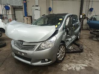 Vrakbiler auto Toyota Verso Verso MPV 1.8 16V VVT-i (2ZRFAE) [108kW]  (04-2009/08-2018) 2011/8