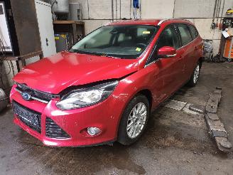 Coche siniestrado Ford Focus Focus 3 Wagon Combi 1.6 Ti-VCT 16V 125 (PNDA) [92kW]  (07-2010/05-2018=
) 2011