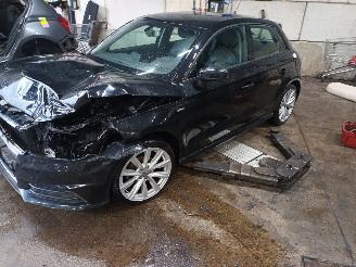 demontáž osobní automobily Audi A1 A1 Sportback (8XA/8XF) Hatchback 5-drs 1.0 TFSI Ultra 12V (DKLD) [70kW=
]  (03-2015/10-2018) 2019/1