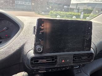 Peugeot Partner 1.5 BlueHDI Premium automaat | Motorschade picture 10