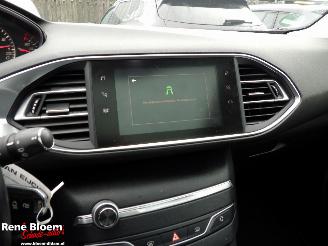Peugeot 308 1.2 Puretech Exectuive 110pk picture 15