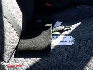 Peugeot 2008 1.2 PureTech 100 Navi picture 11
