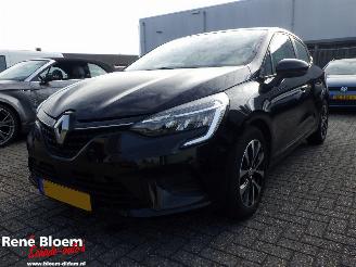 Vaurioauto  passenger cars Renault Clio 1.0 TCE Zen 2021/10