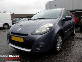 Unfallwagen Renault Clio 1.2 Collection 75pk Airco 2012/1