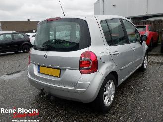 Vaurioauto  passenger cars Renault Modus 1.6-16V Night & Day 111pk Automaat 2011/12