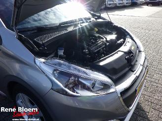 Peugeot 208 1.2 PureTech Signature Navi 5drs picture 25