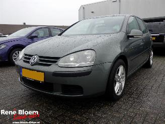 krockskadad bil auto Volkswagen Golf 1.6 FSI Trendline 2004/4