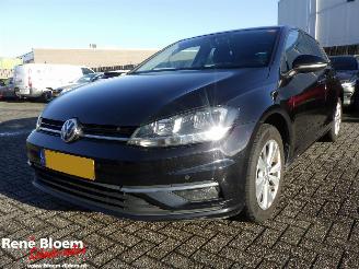 Vaurioauto  passenger cars Volkswagen Golf 1.0 TSI Comfortline 110pk Navi 2017/6