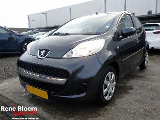 damaged passenger cars Peugeot 107 1.0-12V XR 5drs Airco 2010/5