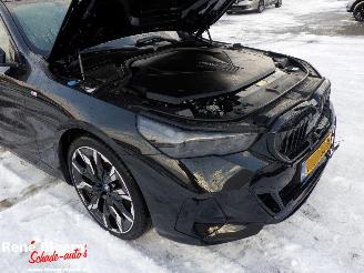 BMW i5 Touring E-Drive 40 340pk 84kwh Full Option picture 9