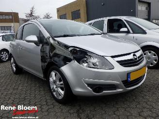 Opel Corsa 1.4 16V 111 Edition picture 2