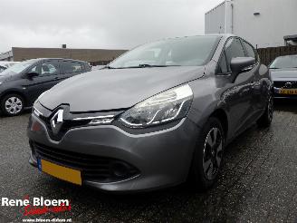 Schadeauto Renault Clio 0.9 TCE Expression 5drs Navi 2014/7