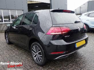 Volkswagen Golf 1.6 TDI R-Line Automaat picture 2