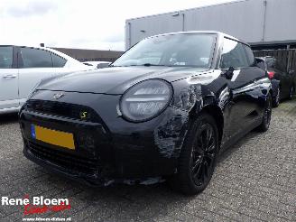 Schadeauto Mini Cooper SE Essential XS 54.2 kWh 218pk 2024/6