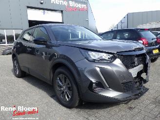 Peugeot 2008 1.2 PureTech Active Pack picture 2
