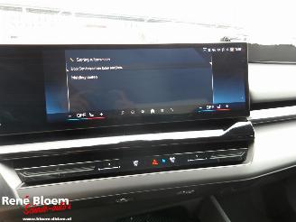 BMW 5-serie 530e picture 17
