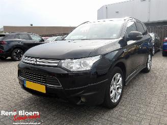 Coche accidentado Mitsubishi Outlander 2.0 PHEV Instyle 2013/11