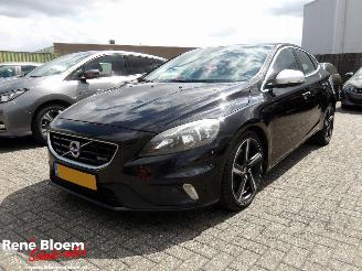 Vaurioauto  passenger cars Volvo V-40 D4 R-Design Navi 190pk 2014/12