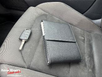 Volkswagen Golf 1.6 TDI Highline Navi 116pk picture 17