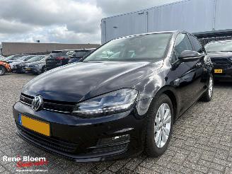 Schadeauto Volkswagen Golf 1.6 TDI Highline 5drs Bluemotion 110pk 2014/5