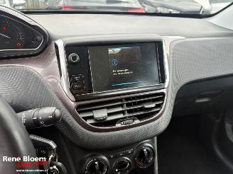 Peugeot 2008 1.2 VTi Active Pack Premium picture 11