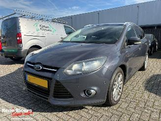 Schadeauto Ford Focus 1.6 EcoBoost Titanium Navi 2014/5